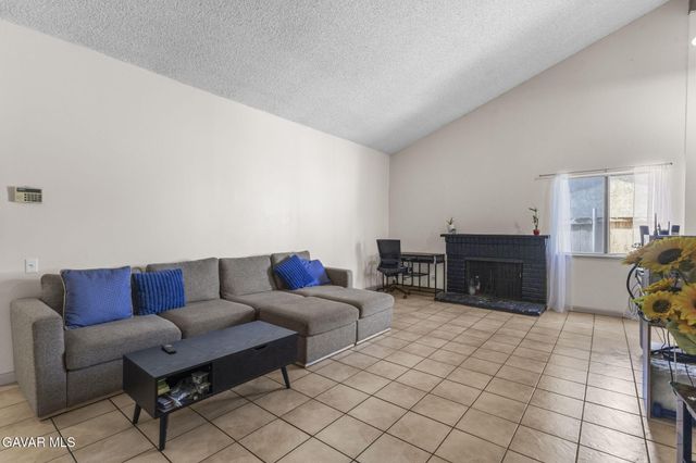 707 E Avenue J4, Lancaster, CA 93535