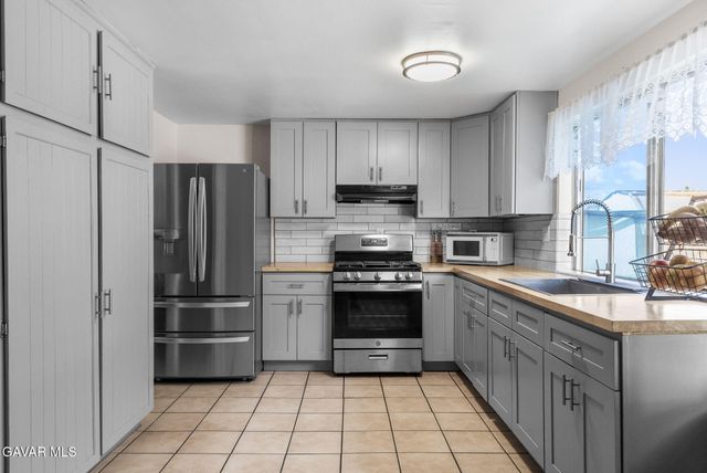 707 E Avenue J4, Lancaster, CA 93535