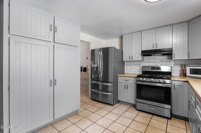 707 E Avenue J4, Lancaster, CA 93535