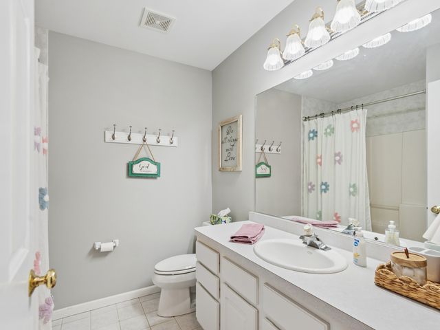 39988 N Trevino Lane, Antioch, IL 60002