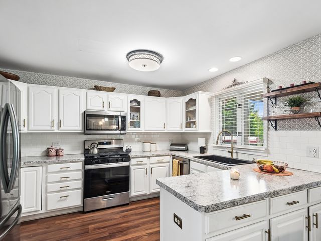 39988 N Trevino Lane, Antioch, IL 60002