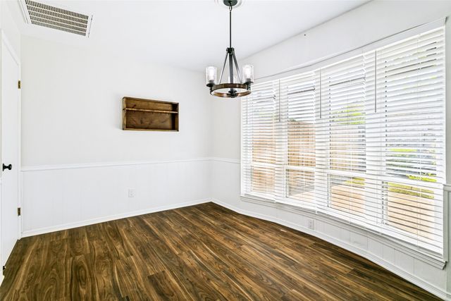 333 W Louella Drive, Hurst, TX 76054