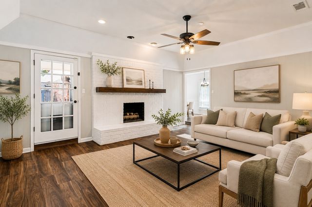 333 W Louella Drive, Hurst, TX 76054