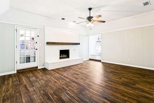 333 W Louella Drive, Hurst, TX 76054