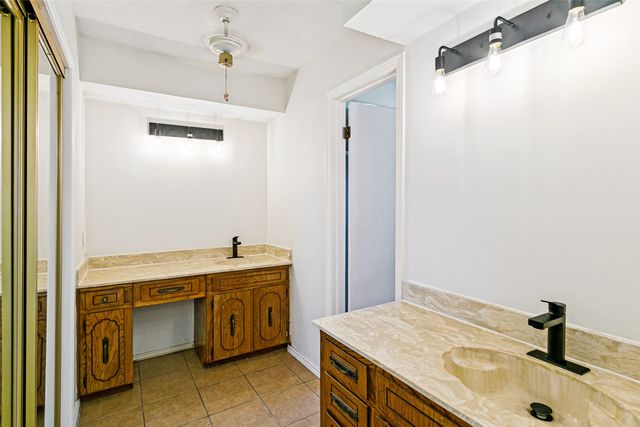 333 W Louella Drive, Hurst, TX 76054