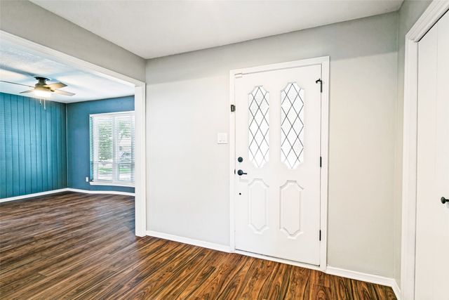 333 W Louella Drive, Hurst, TX 76054