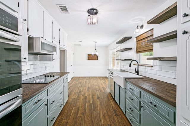 333 W Louella Drive, Hurst, TX 76054