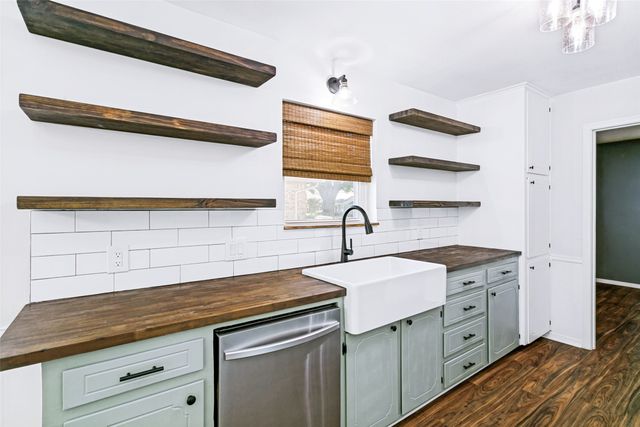 333 W Louella Drive, Hurst, TX 76054