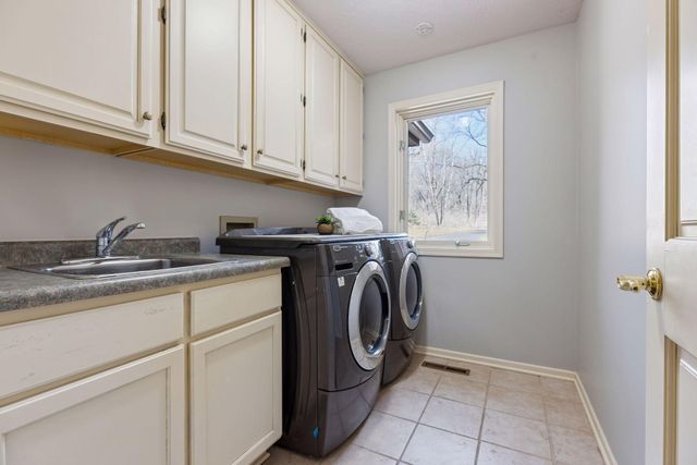 9440 Abigail Court, Inver Grove Heights, MN 55077