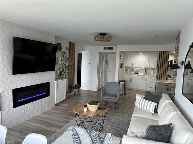 1900 Clifford ST 201, Fort Myers, FL 33901