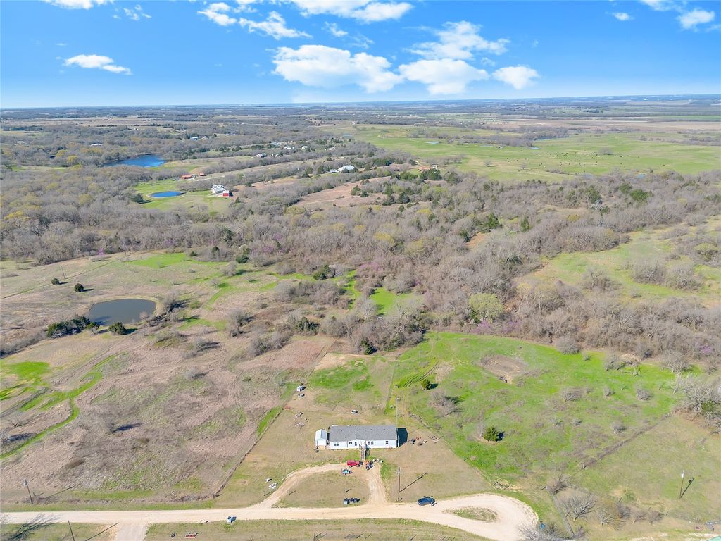 9585 County Road 1339, Barry, TX 75102