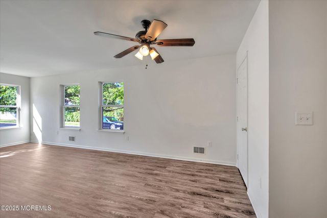 27 Esplanade Way, Bayville, NJ 08721