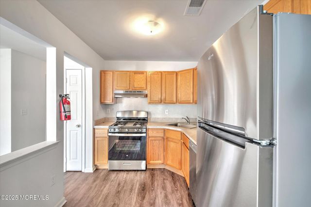27 Esplanade Way, Bayville, NJ 08721