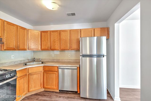 27 Esplanade Way, Bayville, NJ 08721