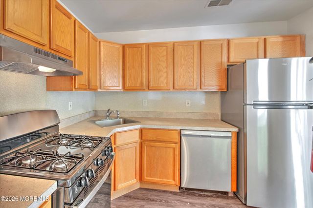 27 Esplanade Way, Bayville, NJ 08721