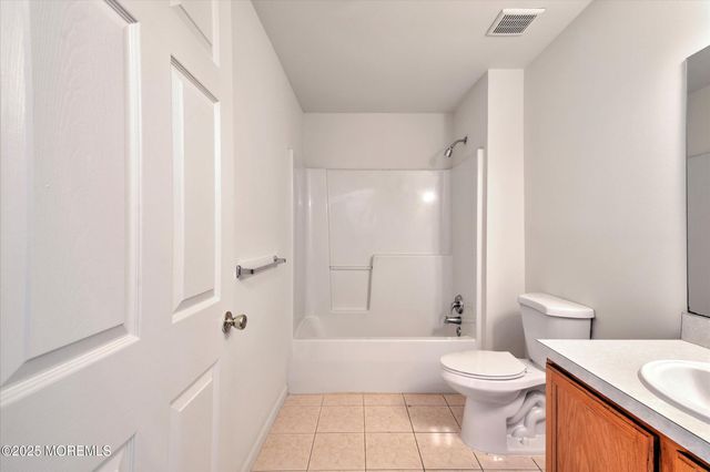 27 Esplanade Way, Bayville, NJ 08721