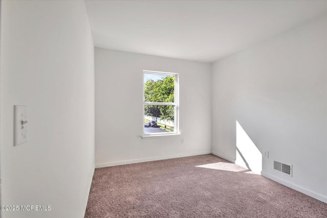 27 Esplanade Way, Bayville, NJ 08721