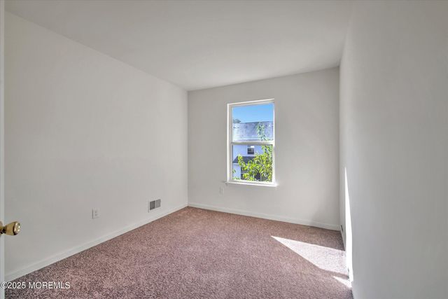 27 Esplanade Way, Bayville, NJ 08721