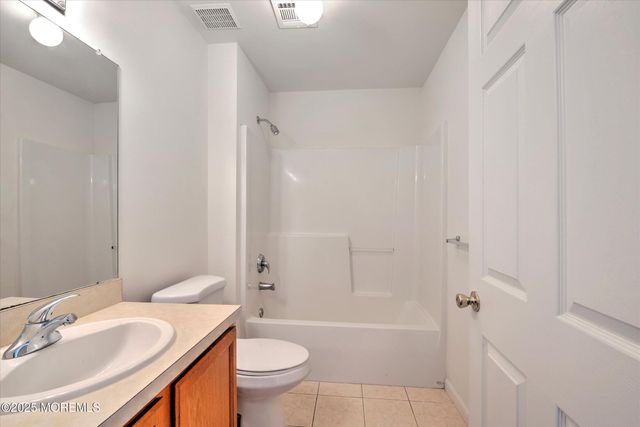 27 Esplanade Way, Bayville, NJ 08721