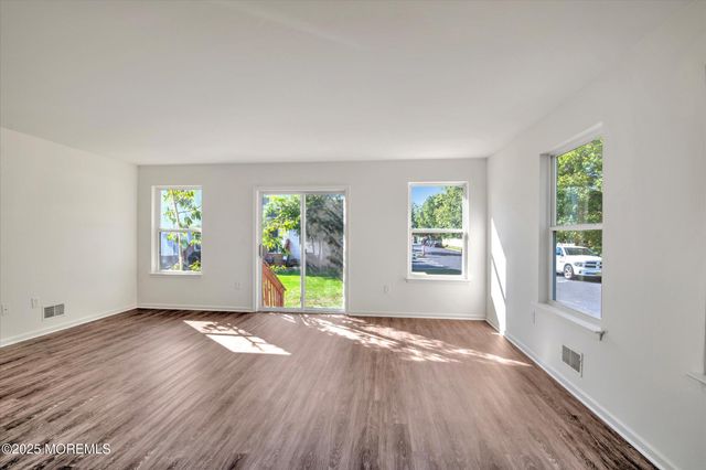 27 Esplanade Way, Bayville, NJ 08721