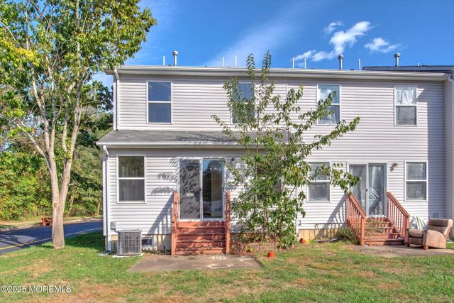 27 Esplanade Way, Bayville, NJ 08721