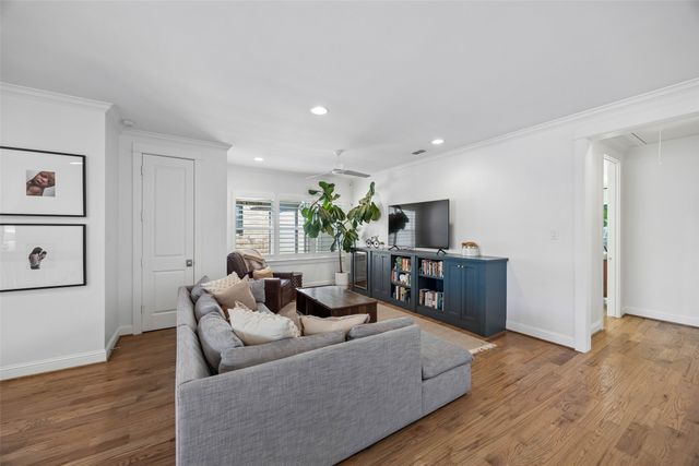 7318 Casa Loma Avenue, Dallas, TX 75214