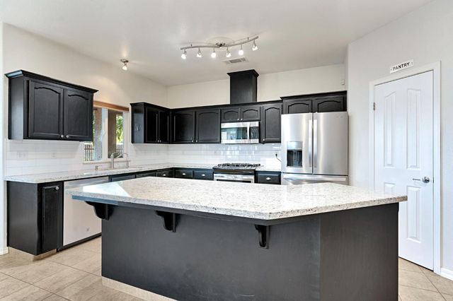 16900 Monreal Road, Madera, CA 93636