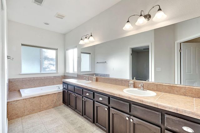 16900 Monreal Road, Madera, CA 93636