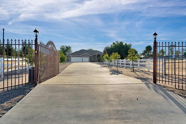 16900 Monreal Road, Madera, CA 93636