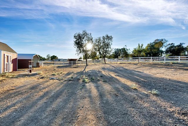 16900 Monreal Road, Madera, CA 93636
