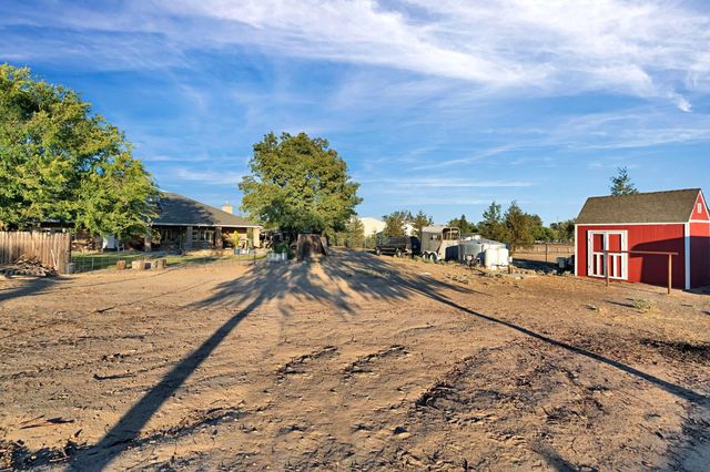 16900 Monreal Road, Madera, CA 93636