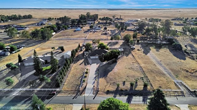 16900 Monreal Road, Madera, CA 93636