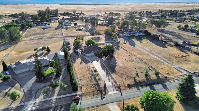 16900 Monreal Road, Madera, CA 93636