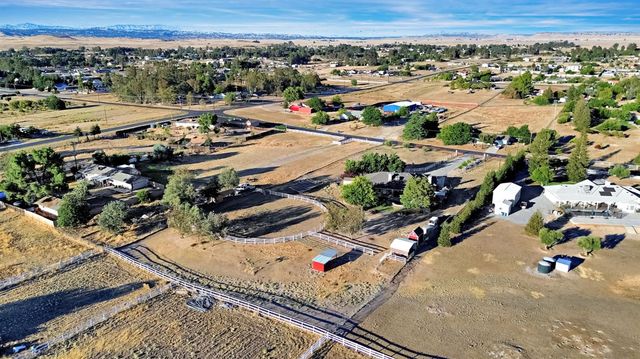 16900 Monreal Road, Madera, CA 93636