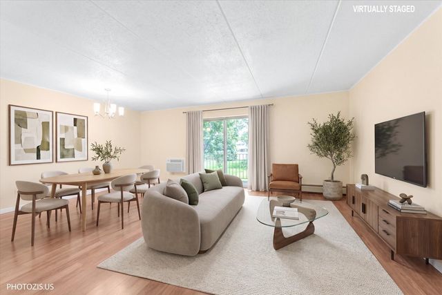 570 Fairway View Drive 2F, Wheeling, IL 60090