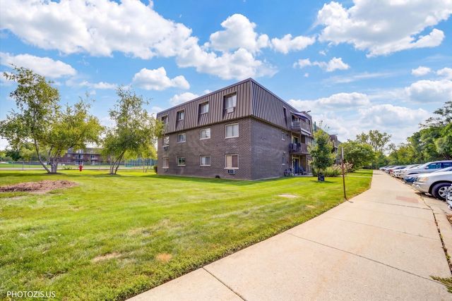 570 Fairway View Drive 2F, Wheeling, IL 60090