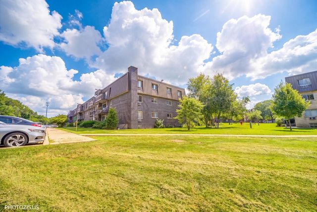 570 Fairway View Drive 2F, Wheeling, IL 60090