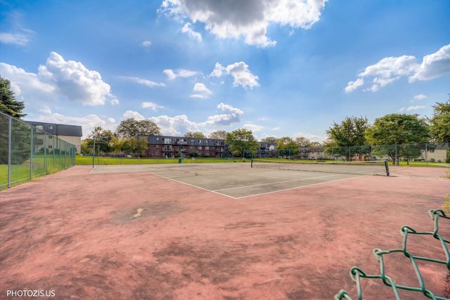 570 Fairway View Drive 2F, Wheeling, IL 60090
