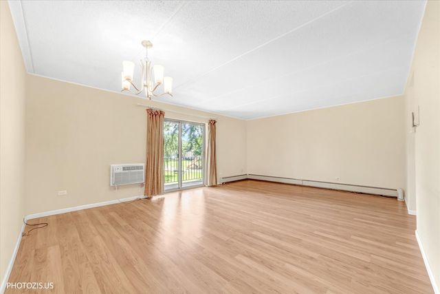 570 Fairway View Drive 2F, Wheeling, IL 60090