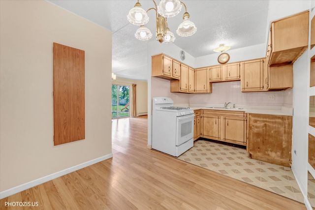 570 Fairway View Drive 2F, Wheeling, IL 60090
