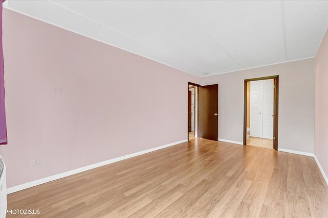 570 Fairway View Drive 2F, Wheeling, IL 60090