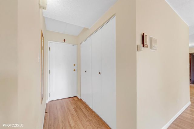570 Fairway View Drive 2F, Wheeling, IL 60090