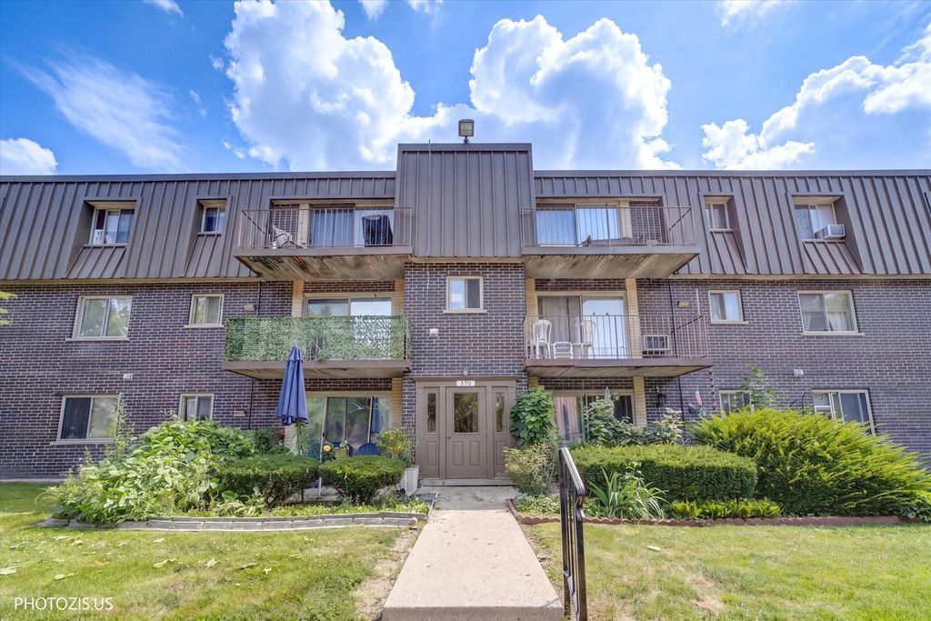 570 Fairway View Drive 2F, Wheeling, IL 60090