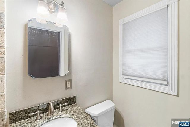 176 Truman Terrace, Paramus, NJ 07652