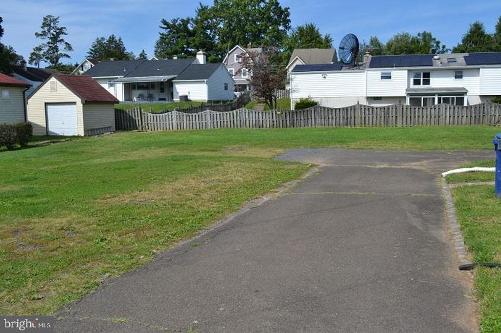 1664 EASTON RD, Willow Grove, PA 19090