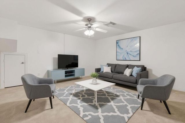 4438 W Maple Drive, Friendswood, TX 77546