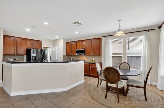 4438 W Maple Drive, Friendswood, TX 77546