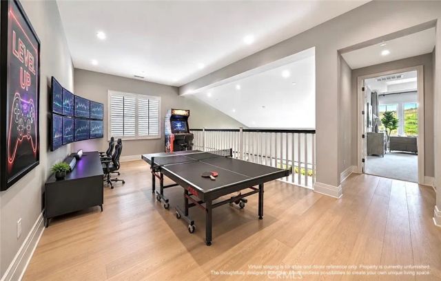 128 Roscomare, Irvine, CA 92602