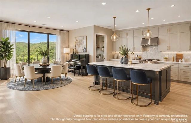 128 Roscomare, Irvine, CA 92602