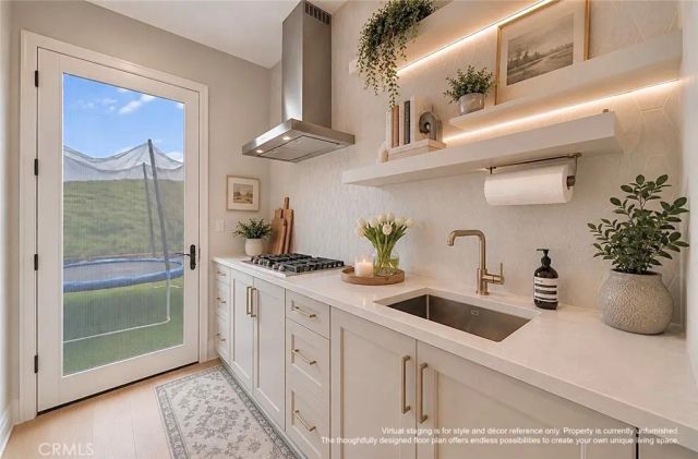 128 Roscomare, Irvine, CA 92602